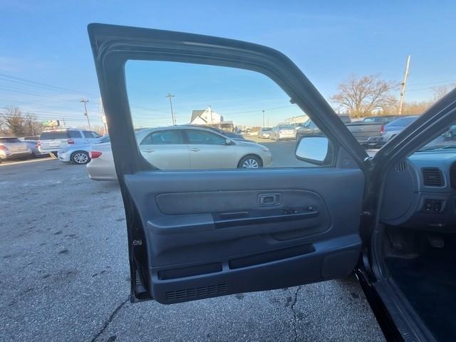 Nissan Frontier 2WD XE King Cab I4 Manual 2004