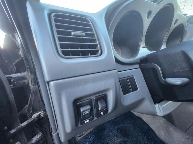 Nissan Frontier 2WD XE King Cab I4 Manual 2004