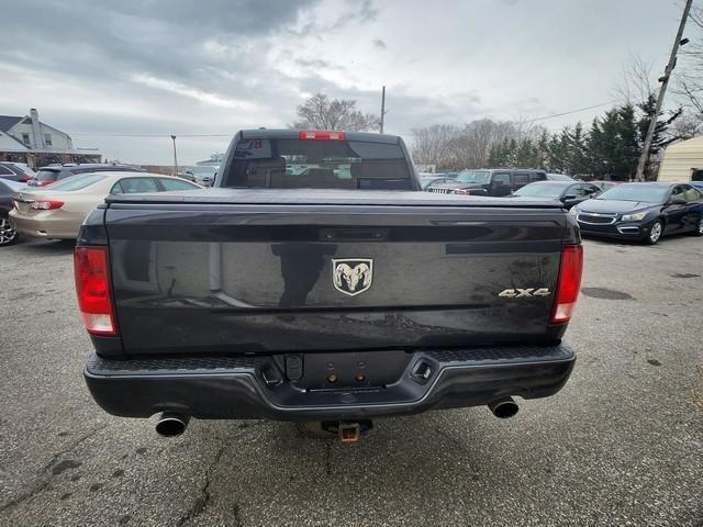 RAM 1500 Express 4x4 Quad Cab 6'4" Box 2017