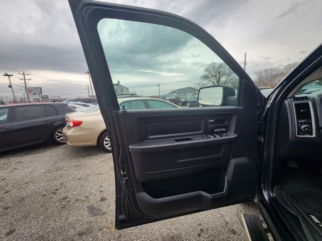 RAM 1500 Express 4x4 Quad Cab 6'4" Box 2017