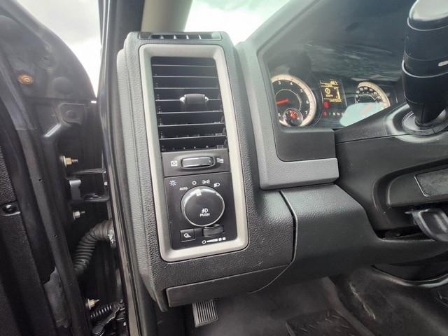 RAM 1500 Express 4x4 Quad Cab 6'4" Box 2017