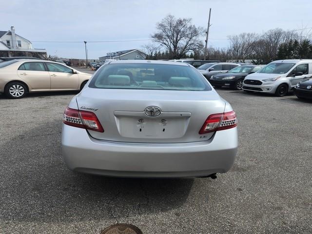 Toyota Camry 4dr Sdn I4 Man LE (Natl) 2011