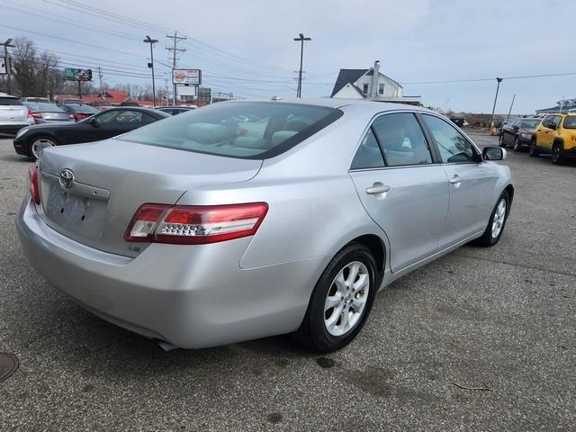 Toyota Camry 4dr Sdn I4 Man LE (Natl) 2011