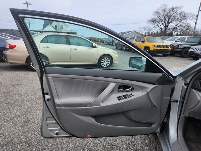 Toyota Camry 4dr Sdn I4 Man LE (Natl) 2011