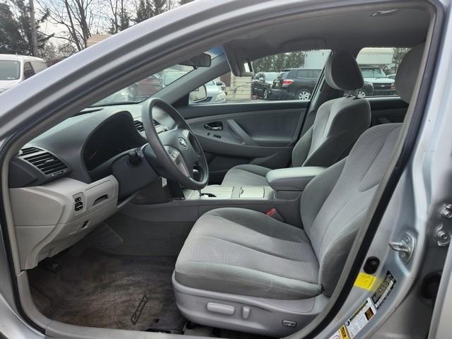 Toyota Camry 4dr Sdn I4 Man LE (Natl) 2011