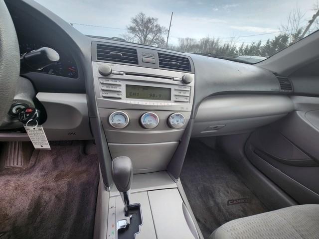 Toyota Camry 4dr Sdn I4 Man LE (Natl) 2011