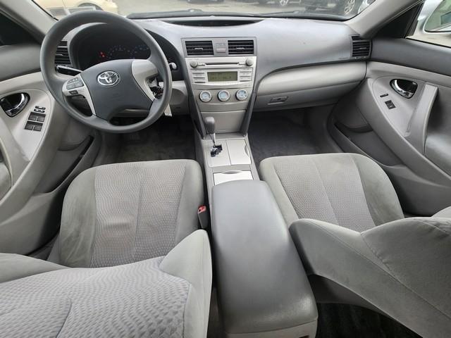 Toyota Camry 4dr Sdn I4 Man LE (Natl) 2011