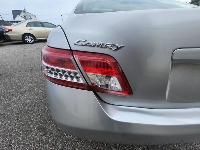 Toyota Camry 4dr Sdn I4 Man LE (Natl) 2011