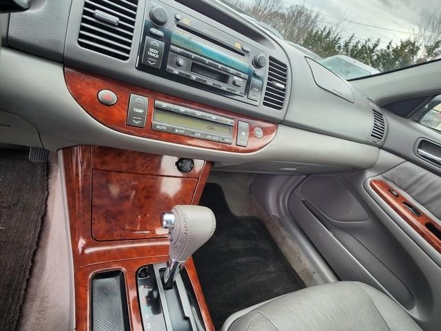 Toyota Camry 4dr Sdn XLE V6 Auto (Natl) 2005