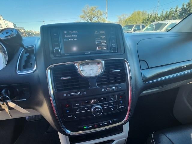 Chrysler Town & Country 4dr Wgn Touring 2015