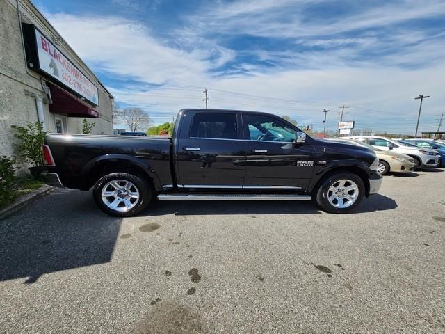 RAM 1500 4WD Crew Cab 140.5" Limited 2016