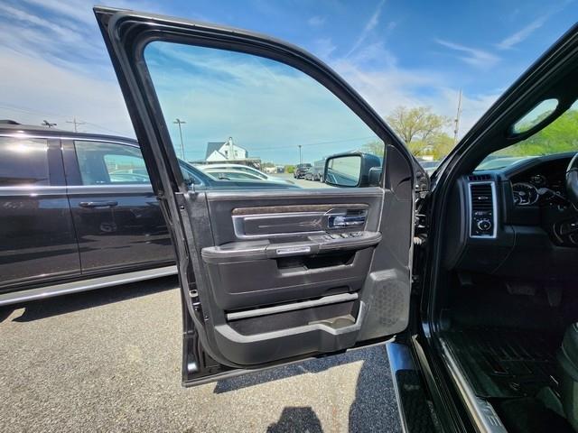 RAM 1500 4WD Crew Cab 140.5" Limited 2016