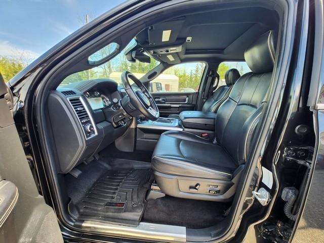 RAM 1500 4WD Crew Cab 140.5" Limited 2016