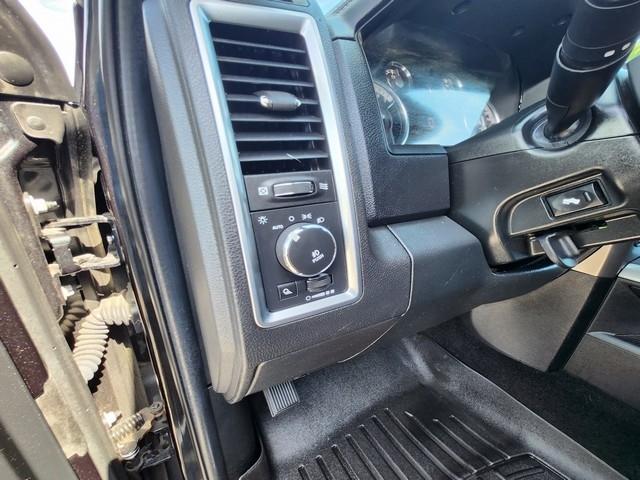 RAM 1500 4WD Crew Cab 140.5" Limited 2016