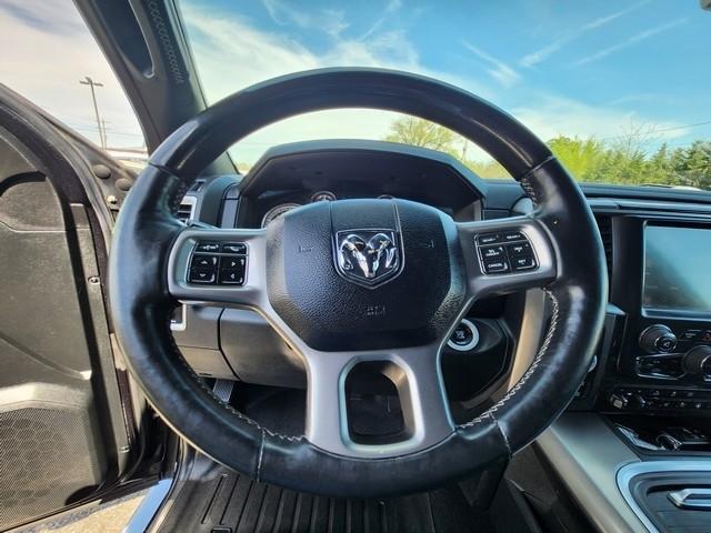 RAM 1500 4WD Crew Cab 140.5" Limited 2016