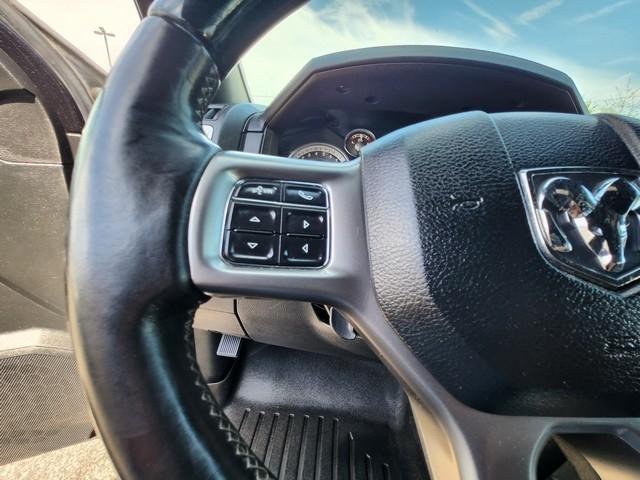 RAM 1500 4WD Crew Cab 140.5" Limited 2016