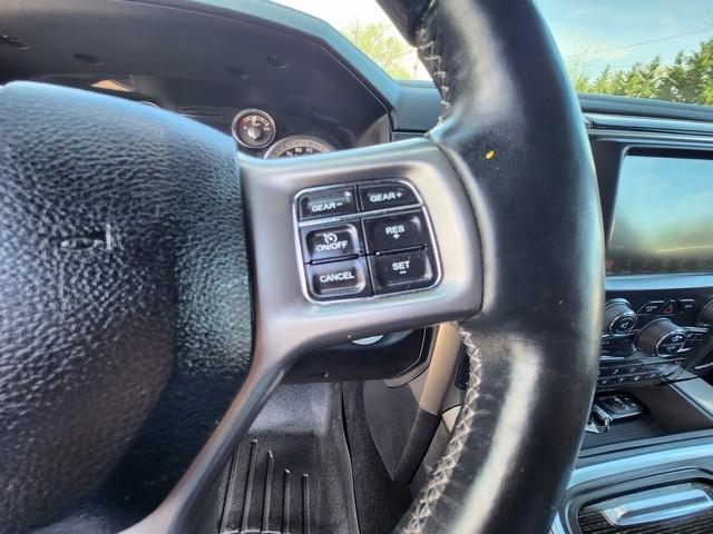 RAM 1500 4WD Crew Cab 140.5" Limited 2016