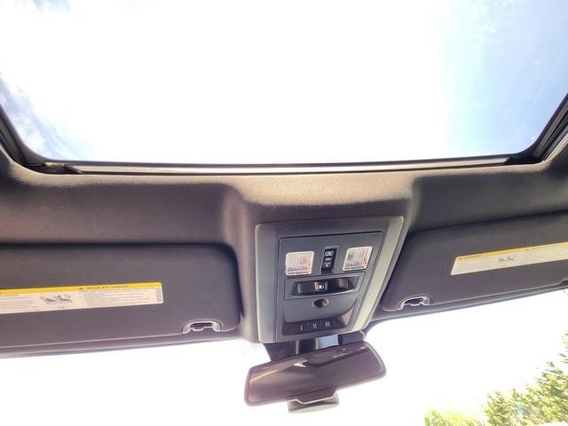 RAM 1500 4WD Crew Cab 140.5" Limited 2016