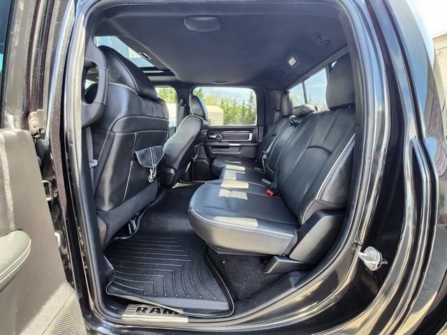 RAM 1500 4WD Crew Cab 140.5" Limited 2016