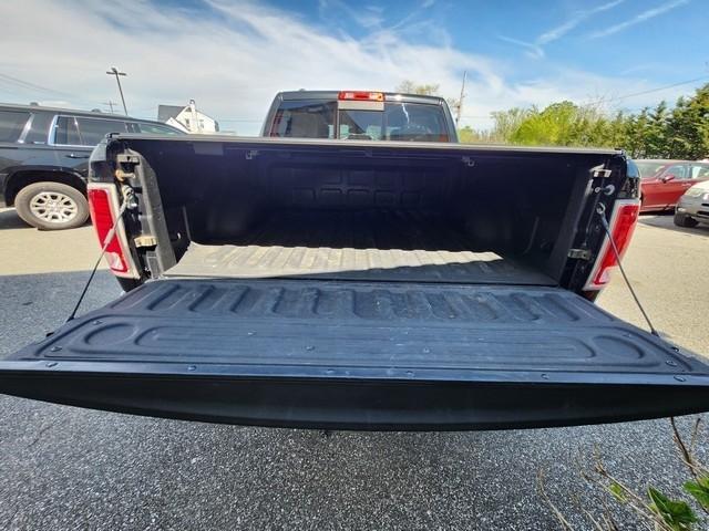 RAM 1500 4WD Crew Cab 140.5" Limited 2016