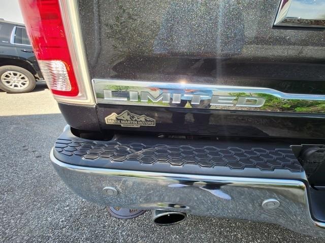 RAM 1500 4WD Crew Cab 140.5" Limited 2016