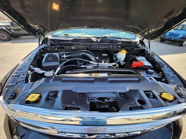 RAM 1500 4WD Crew Cab 140.5" Limited 2016