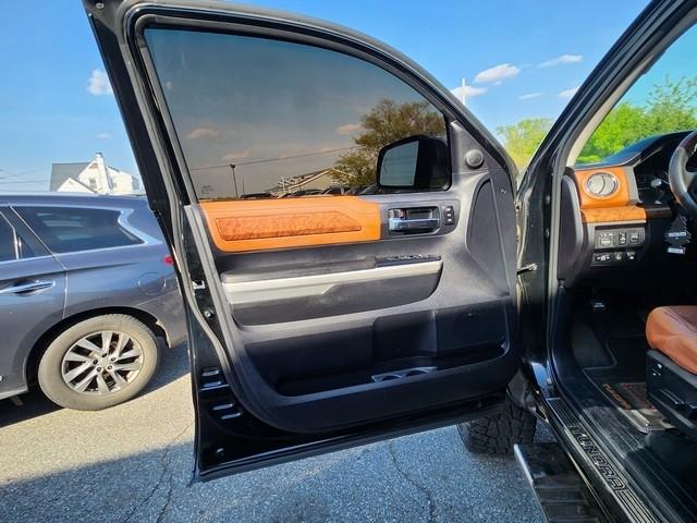 Toyota Tundra 4WD Truck CrewMax 5.7L V8 6-Spd AT Platinum (Natl) 2015