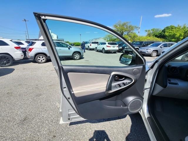 Toyota RAV4 4WD 4dr 4-cyl 4-Spd AT (Natl) 2011