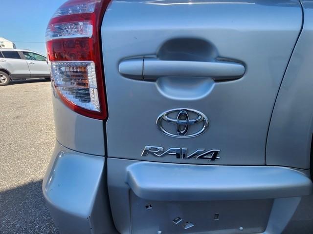 Toyota RAV4 4WD 4dr 4-cyl 4-Spd AT (Natl) 2011