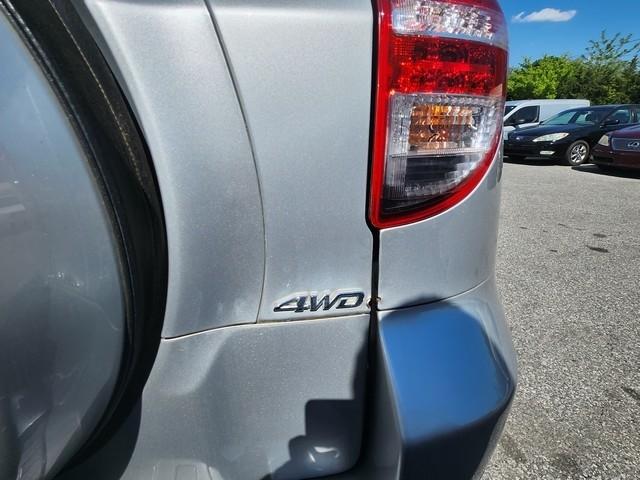 Toyota RAV4 4WD 4dr 4-cyl 4-Spd AT (Natl) 2011