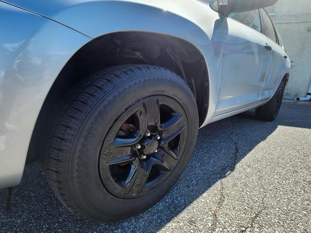 Toyota RAV4 4WD 4dr 4-cyl 4-Spd AT (Natl) 2011