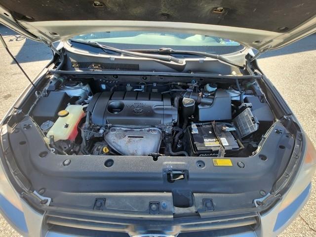 Toyota RAV4 4WD 4dr 4-cyl 4-Spd AT (Natl) 2011