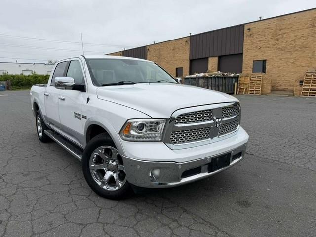 RAM 1500 4WD Crew Cab 140.5" Laramie 2015