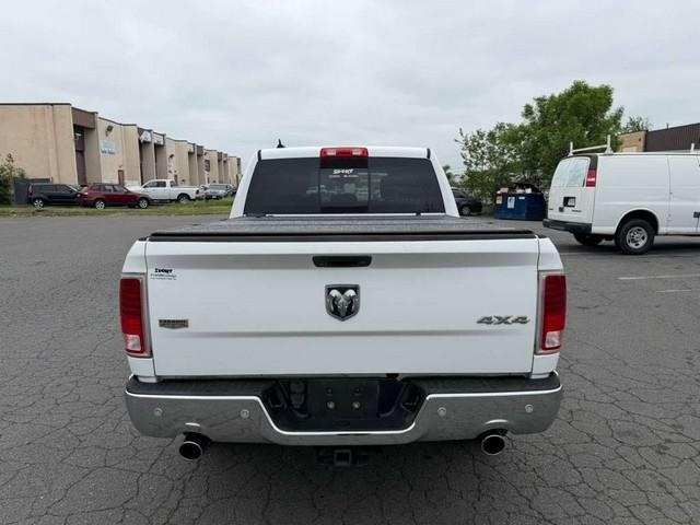 RAM 1500 4WD Crew Cab 140.5" Laramie 2015