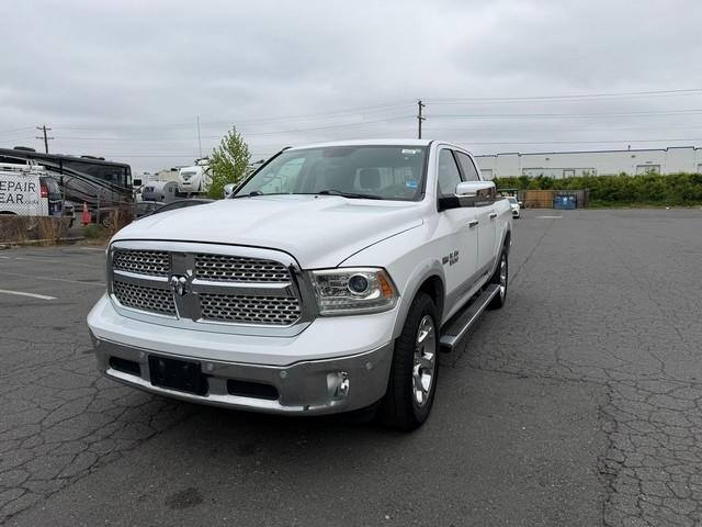 RAM 1500 4WD Crew Cab 140.5" Laramie 2015