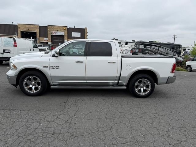 RAM 1500 4WD Crew Cab 140.5" Laramie 2015