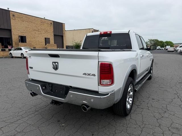 RAM 1500 4WD Crew Cab 140.5" Laramie 2015