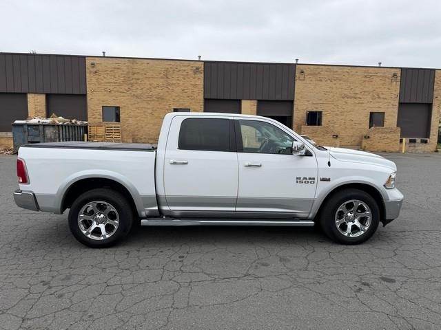 RAM 1500 4WD Crew Cab 140.5" Laramie 2015