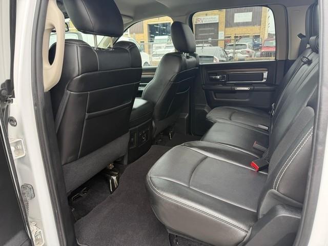 RAM 1500 4WD Crew Cab 140.5" Laramie 2015