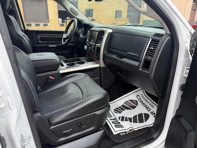 RAM 1500 4WD Crew Cab 140.5" Laramie 2015