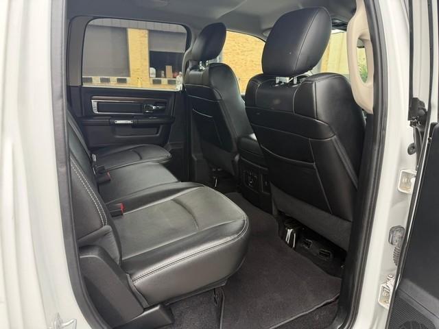 RAM 1500 4WD Crew Cab 140.5" Laramie 2015