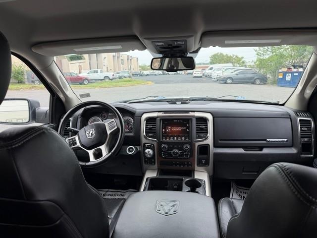 RAM 1500 4WD Crew Cab 140.5" Laramie 2015