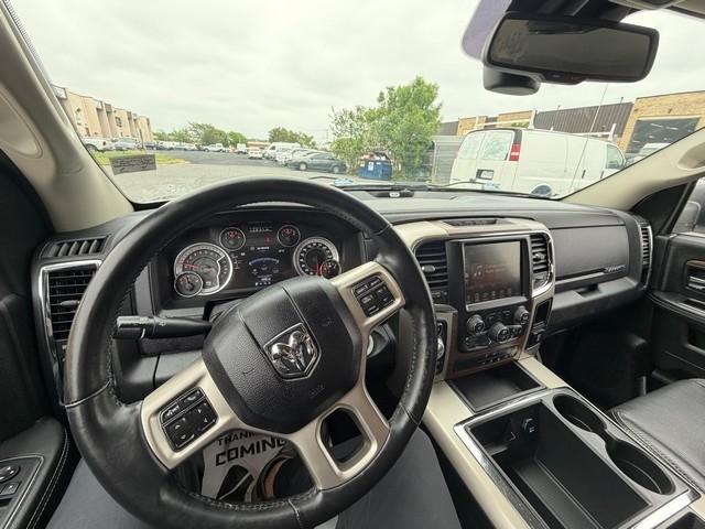 RAM 1500 4WD Crew Cab 140.5" Laramie 2015