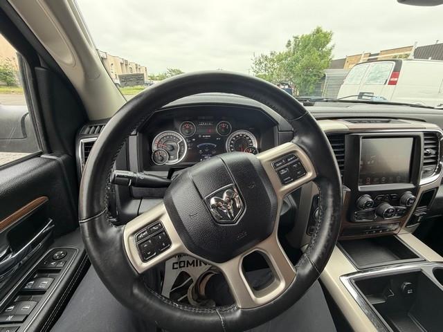RAM 1500 4WD Crew Cab 140.5" Laramie 2015