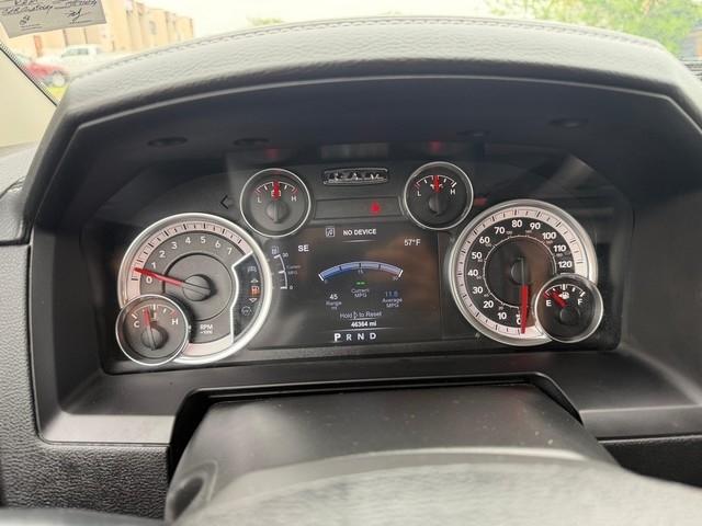 RAM 1500 4WD Crew Cab 140.5" Laramie 2015