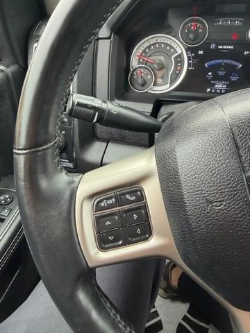 RAM 1500 4WD Crew Cab 140.5" Laramie 2015