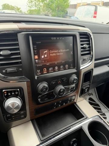 RAM 1500 4WD Crew Cab 140.5" Laramie 2015