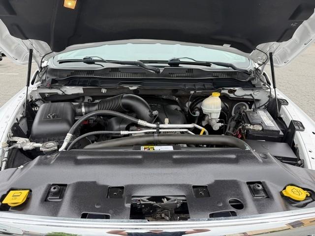RAM 1500 4WD Crew Cab 140.5" Laramie 2015