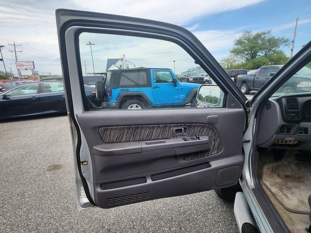 Nissan Frontier 2WD 00 XE Crew Cab V6 Auto 2000