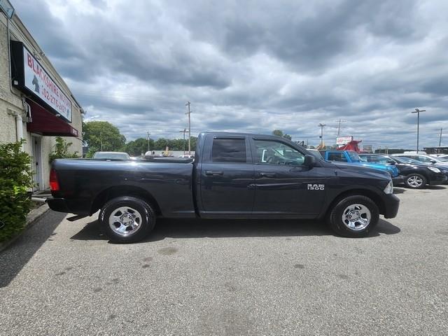 RAM 1500 Tradesman 4x2 Quad Cab 6'4" Box 2017